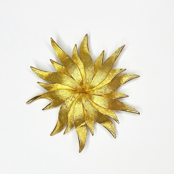 Vintage Designer Rare Hattie Carnegie Sunburst Gold Tone Brooch Retro - Picture 3 of 15